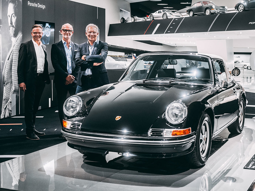 Shows Picture of Porsche_Targa_Classic_Chrono (7).jpg