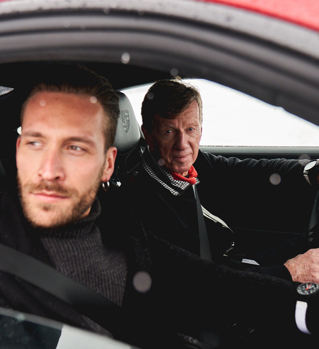 Shows Picture of 1080x1350_220127-Porsche-Design-GP-Icerace-3897.jpg
