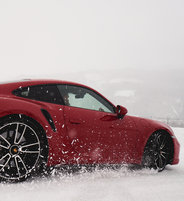 Shows Picture of 1080x1350_220127-Porsche-Design-GP-Icerace-3953.jpg