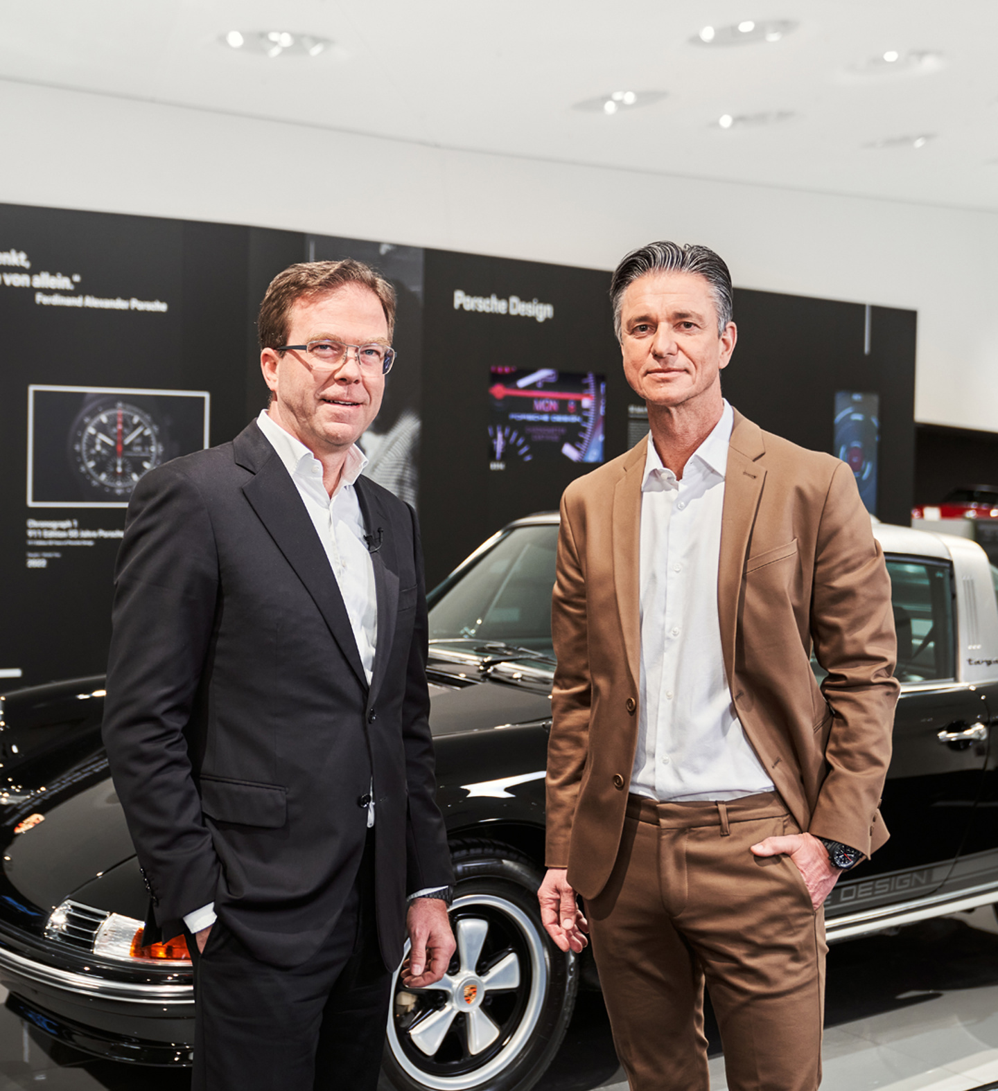 Shows Picture of 1080x1350_220118_50Y_PORSCHEDESIGN_0972.jpg