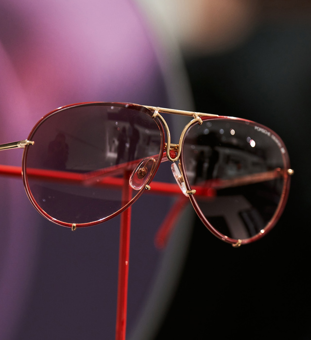 Shows Picture of 1080x1350_220118_50Y_PORSCHEDESIGN_1969.jpg