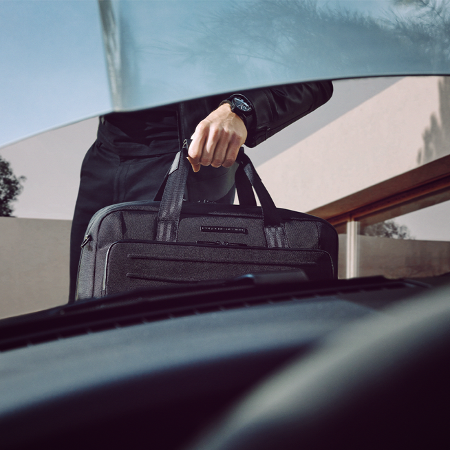 Shows Picture of Man_loading_roadster_pro_bag_in_trunk.png