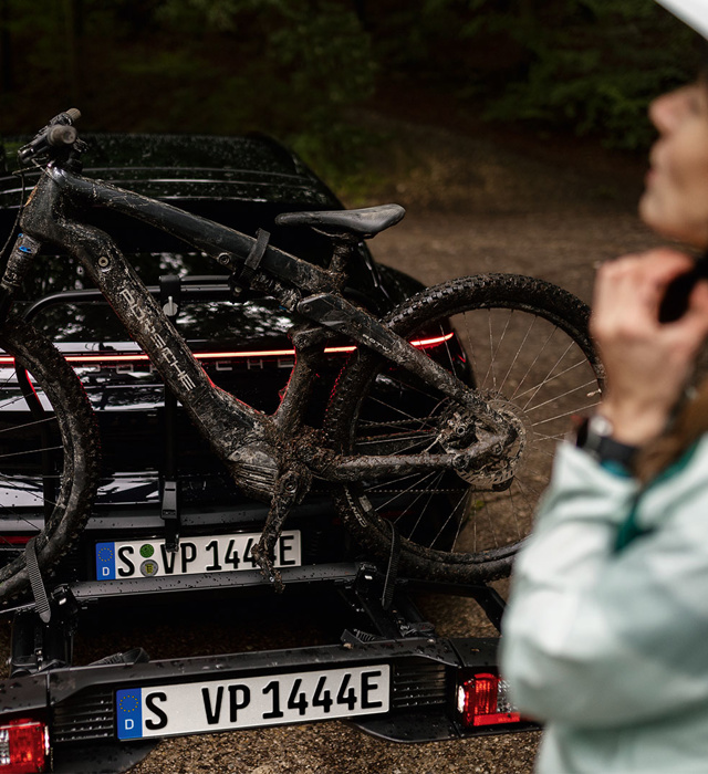 Shows Picture of eBike-Cross-and-eBike-Sport_0000_0C9A8331.jpg