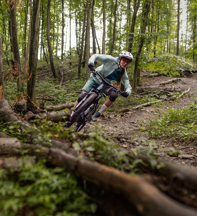 Shows Picture of eBike-Cross-and-eBike-Sport_0001_0C9A5533.jpg