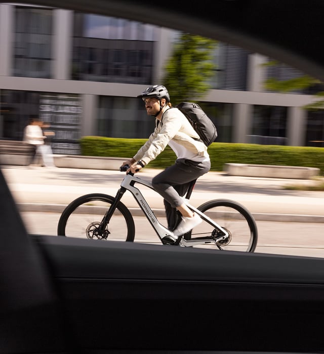 Shows Picture of eBike-Cross-and-eBike-Sport_0004_0C9A9706.jpg