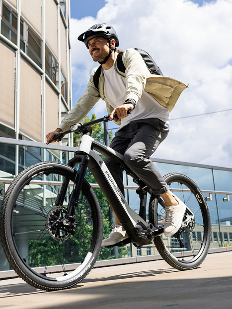 Shows Picture of eBike-Cross-and-eBike-Sport_0005_0C9A3145.jpg