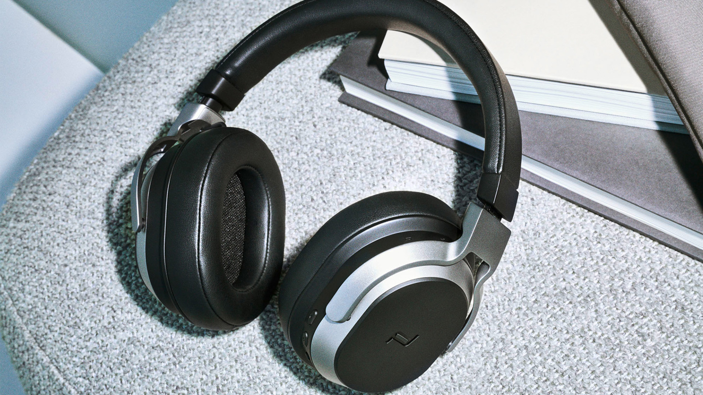 Shows Picture of Porsche_Design_Over_Ear_Headphones.jpg