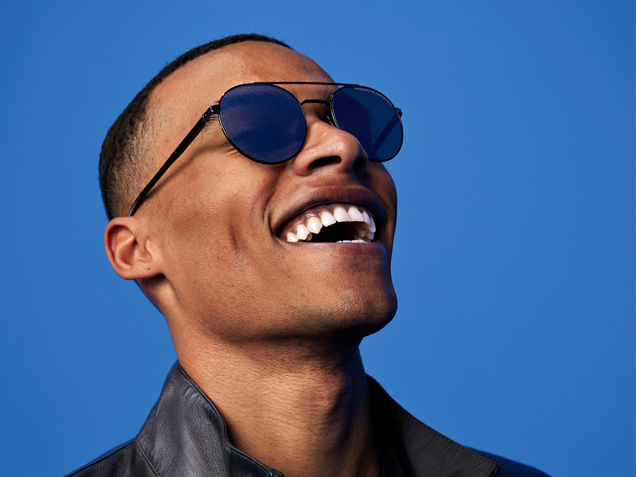 Shows Picture of Slider_0001_Eyewear_Look_1_Porsche-Design_FW23_7721_lowRes_72dpi.png