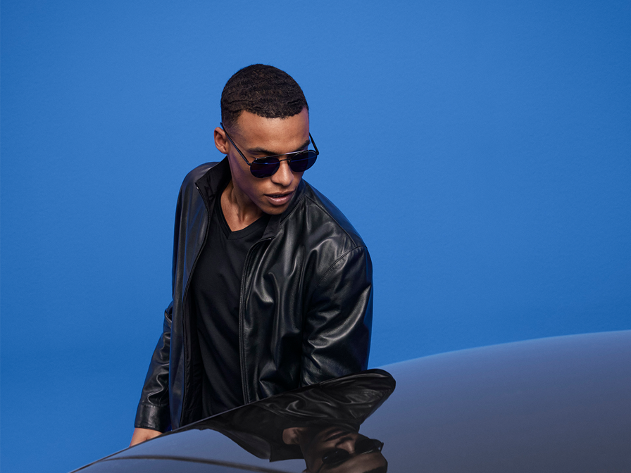 Shows Picture of Slider_0002_Eyewear_Look_1_Porsche-Design_FW23_7693_lowRes_72dpi.png