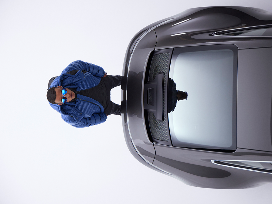 Shows Picture of Slider_0003_Casual_Look-3_Porsche-Design_FW23_3997_lowRes_72dpi.png