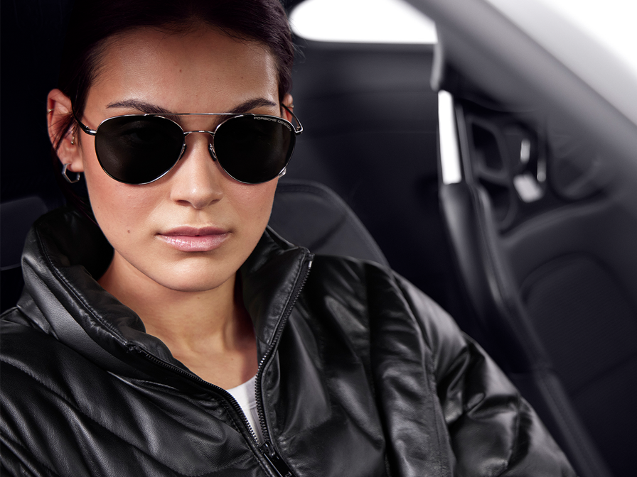 Shows Picture of Slider_0009_Casual_Look-2_Porsche-Design_FW23_2230_lowRes_72dpi.png