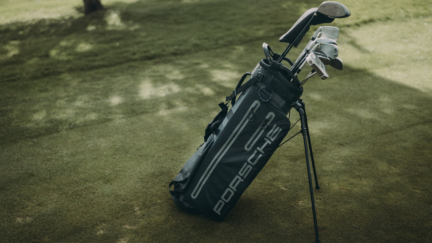 Shows Picture of test-golf-bag-gras.png