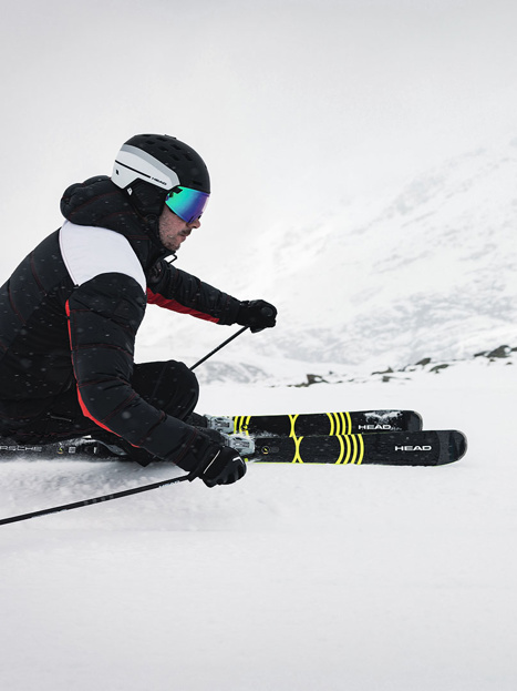 Shows Picture of Ski-Collection-Porsche-Head_0001_Action_WS2223_Porsche (6).jpg