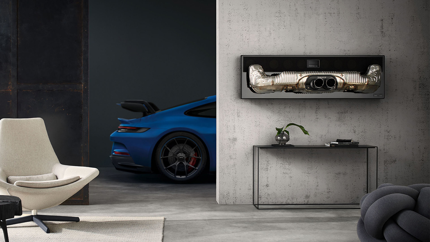 Shows Picture of Porsche_Lifestyle_Landingpage_0000_PLX22ELECTRO_01_1.jpg