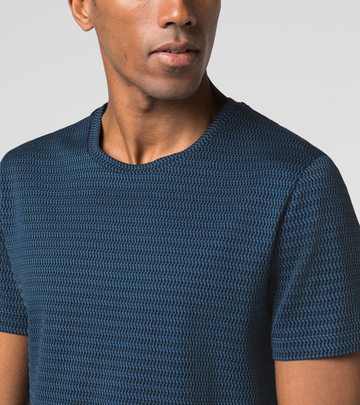 Front Near view of product with ean 4056487035246