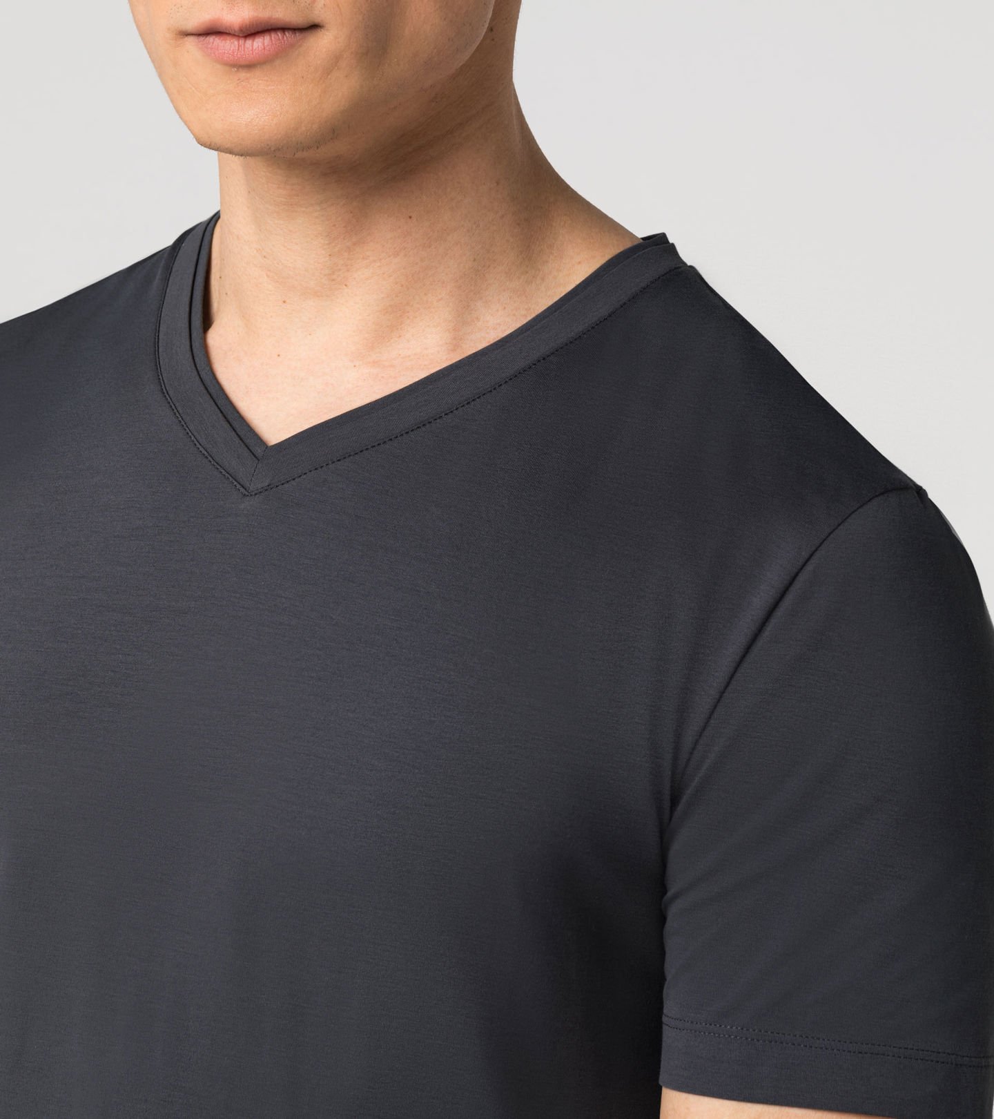 Front Near view of product with ean 4056487037158