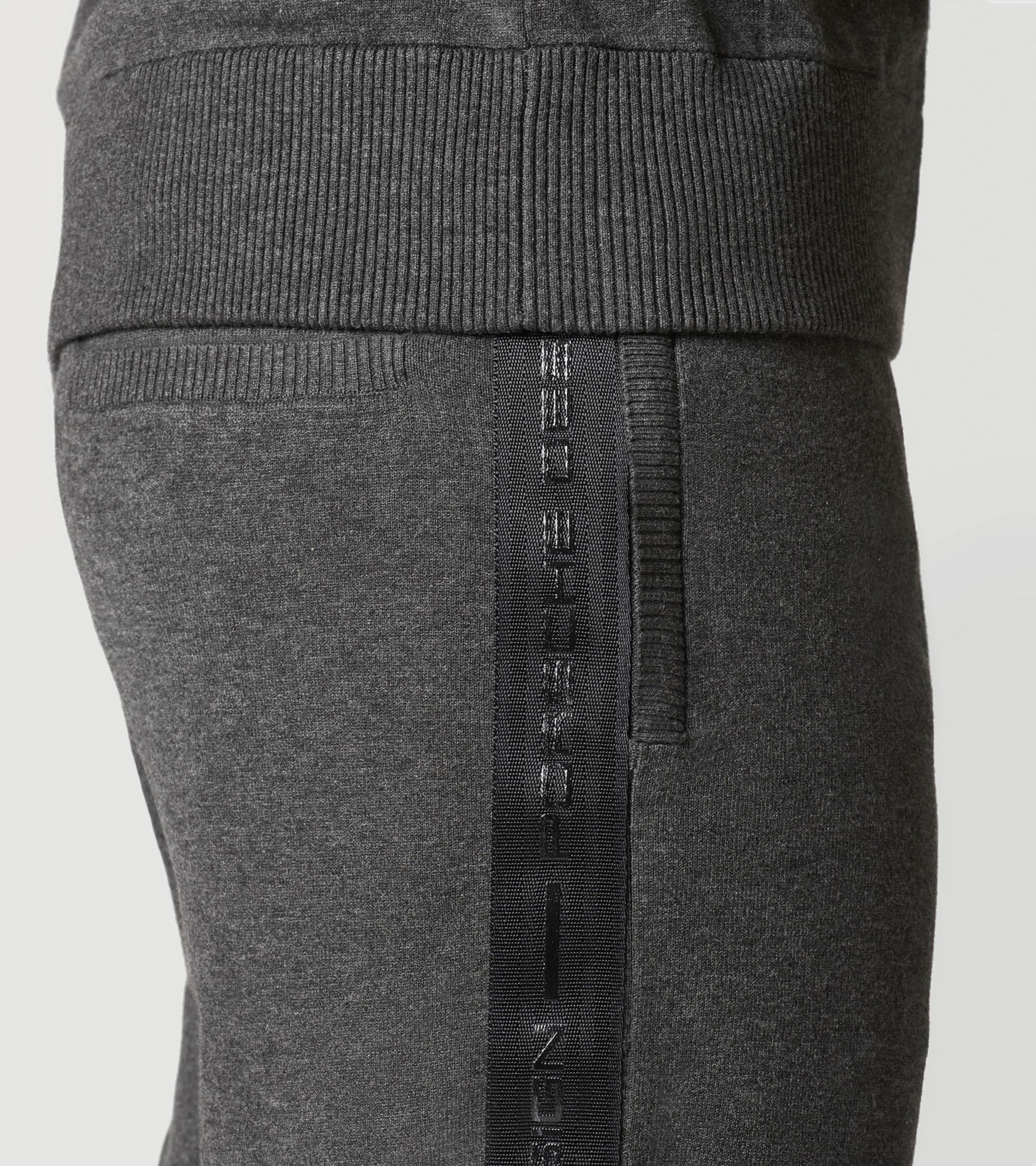 Front Wide view of product with ean 4056487003009