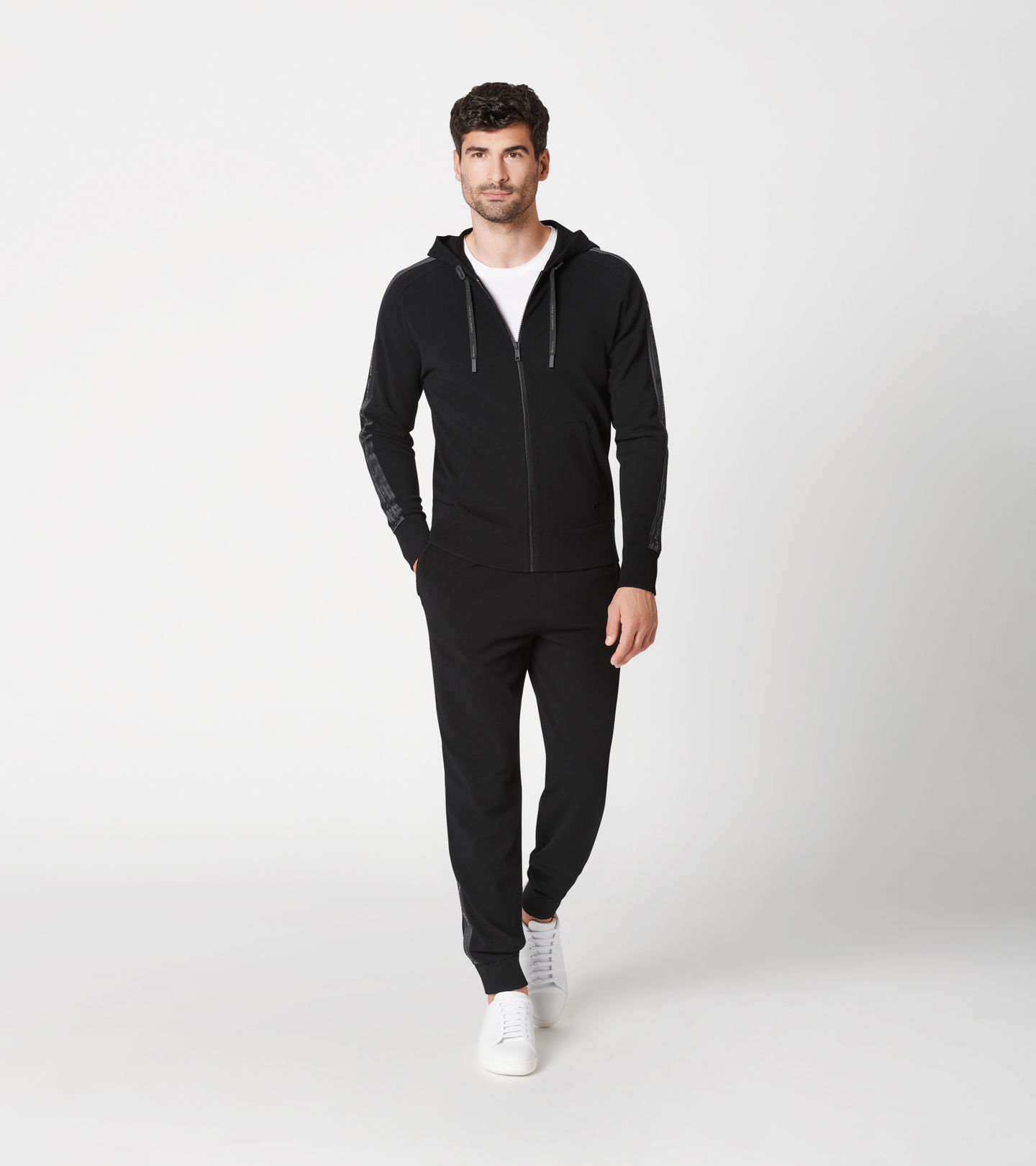 Front Near view of product with ean 4056487003061