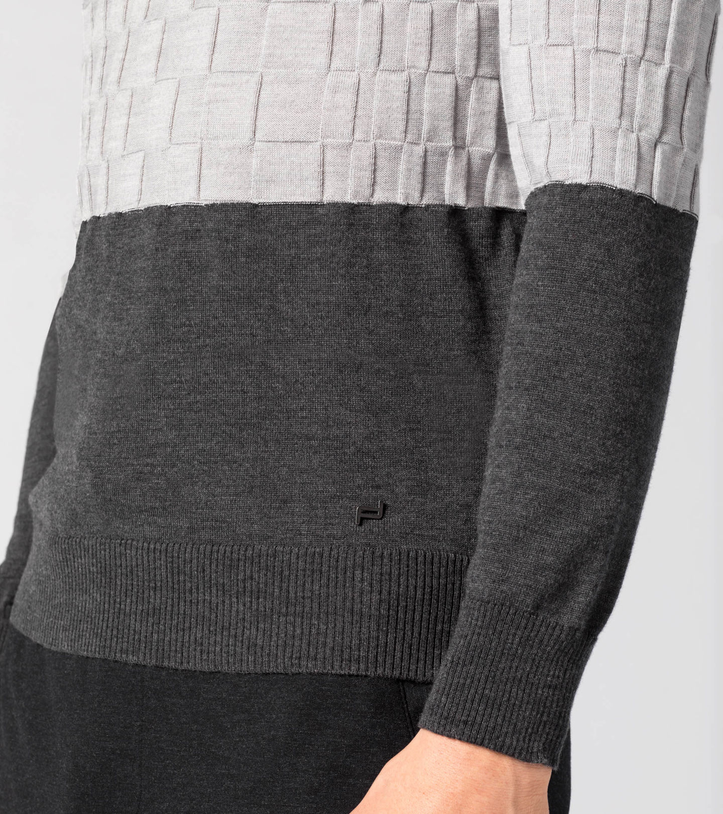 Front Near view of product with ean 4056487011417
