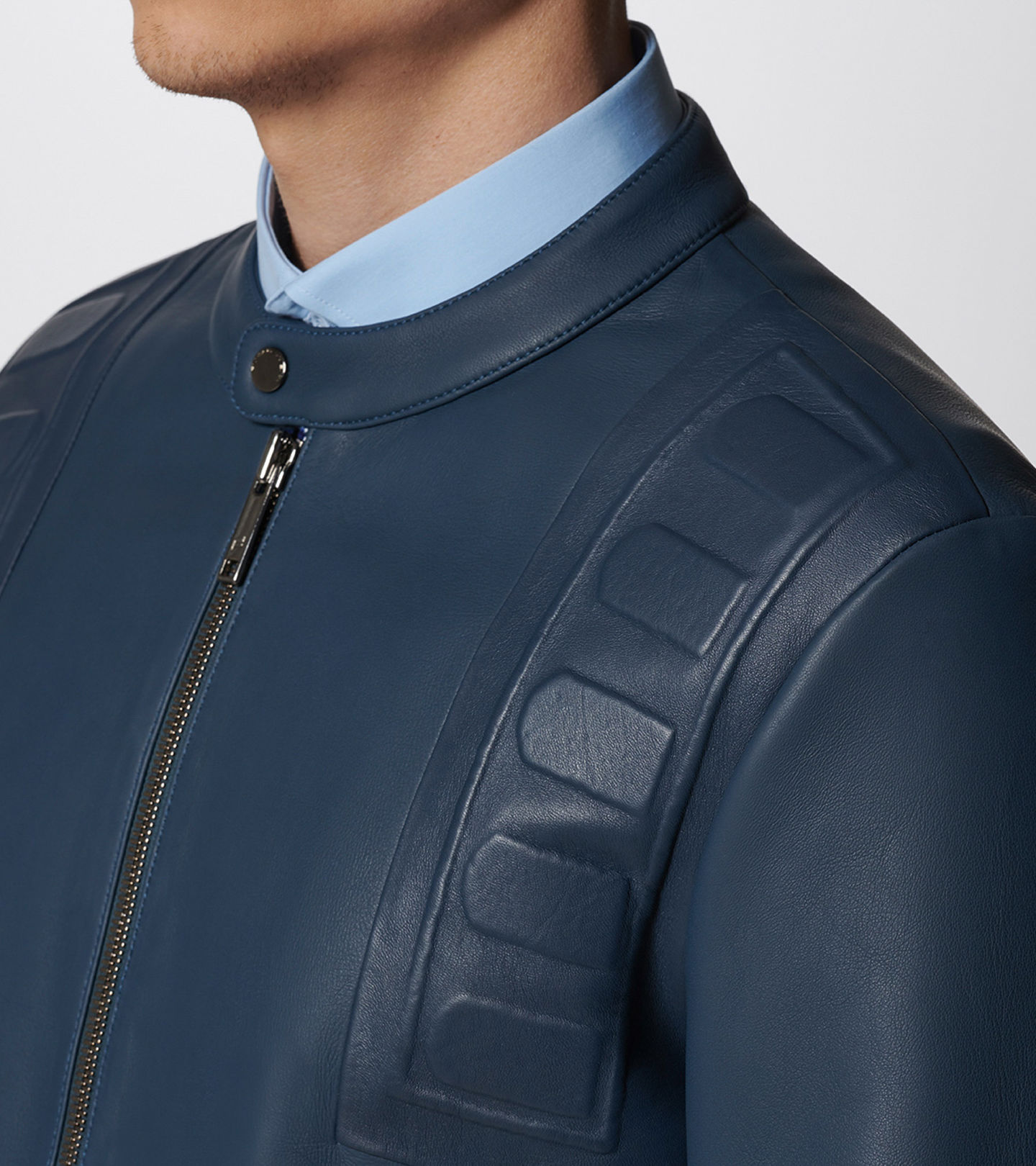 Side Near Middle view of product with ean 4046901690816