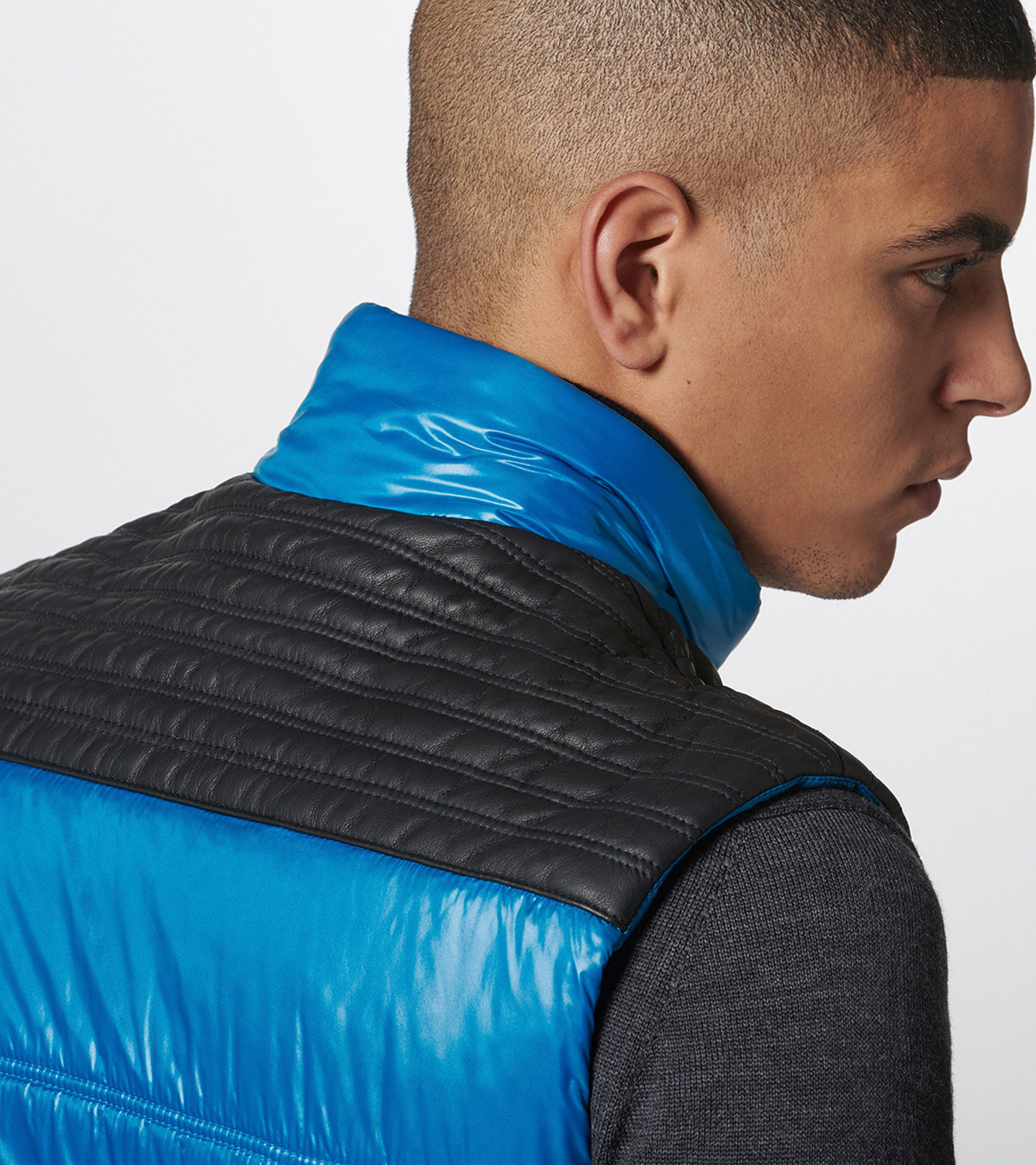 Side Near Middle view of product with ean 4046901690991