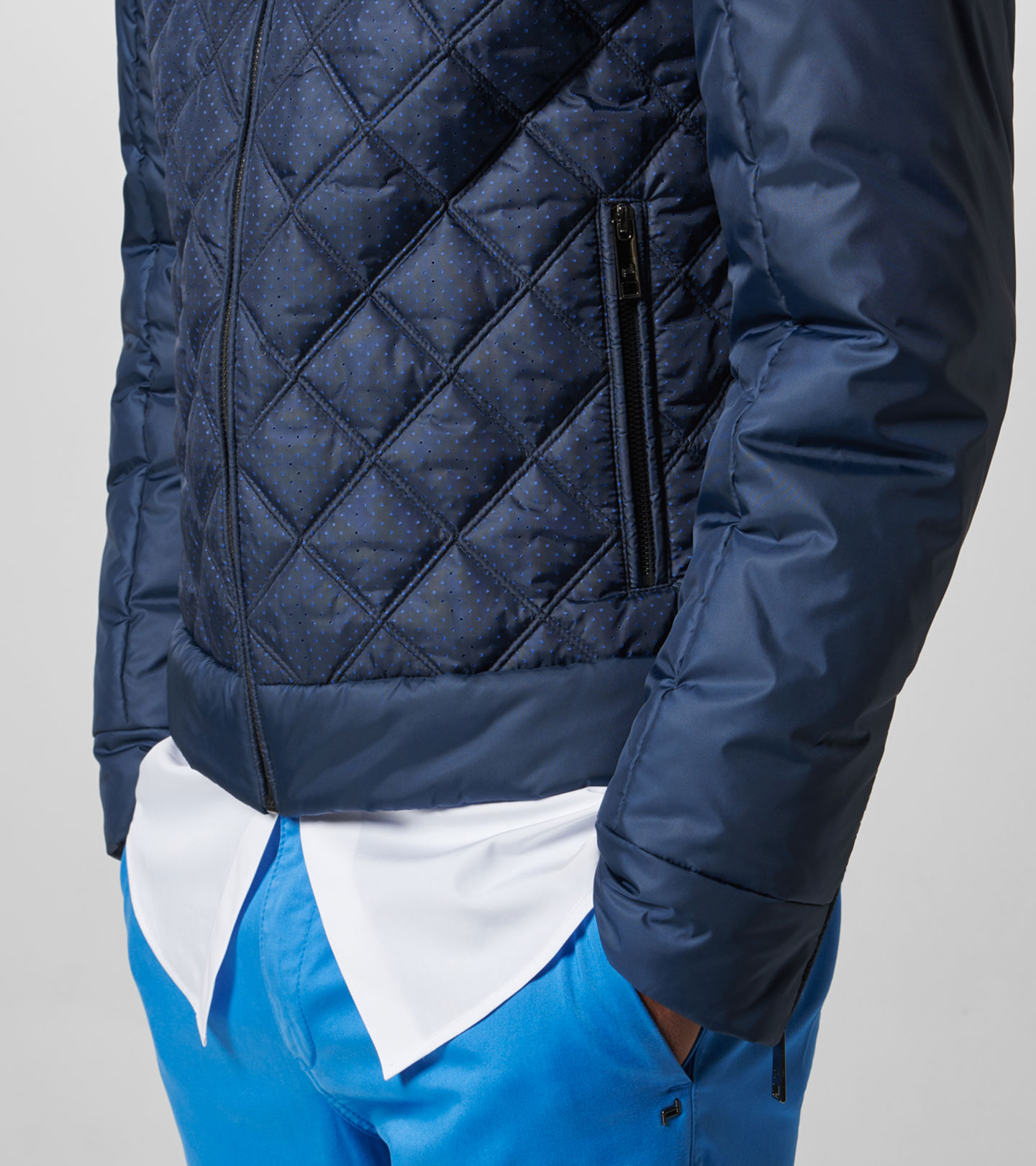 Side Near Middle view of product with ean 4046901896102