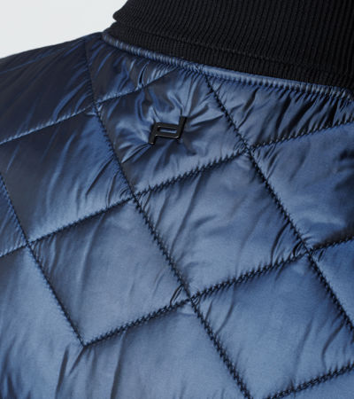 Side Near Middle view of product with ean 4046901297831