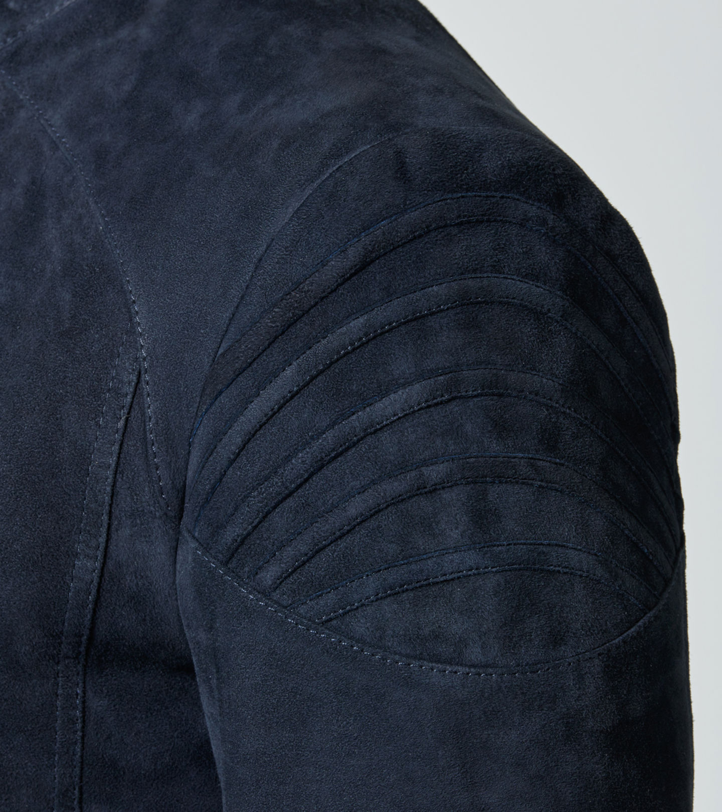 Side Near Middle view of product with ean 4046901913069