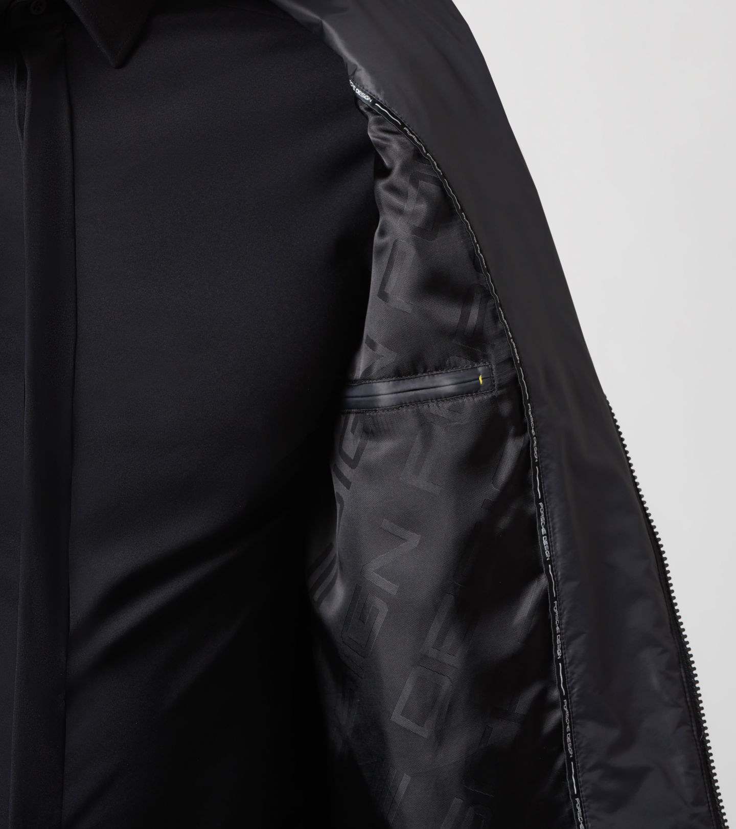Side Near Middle view of product with ean 4056487004099