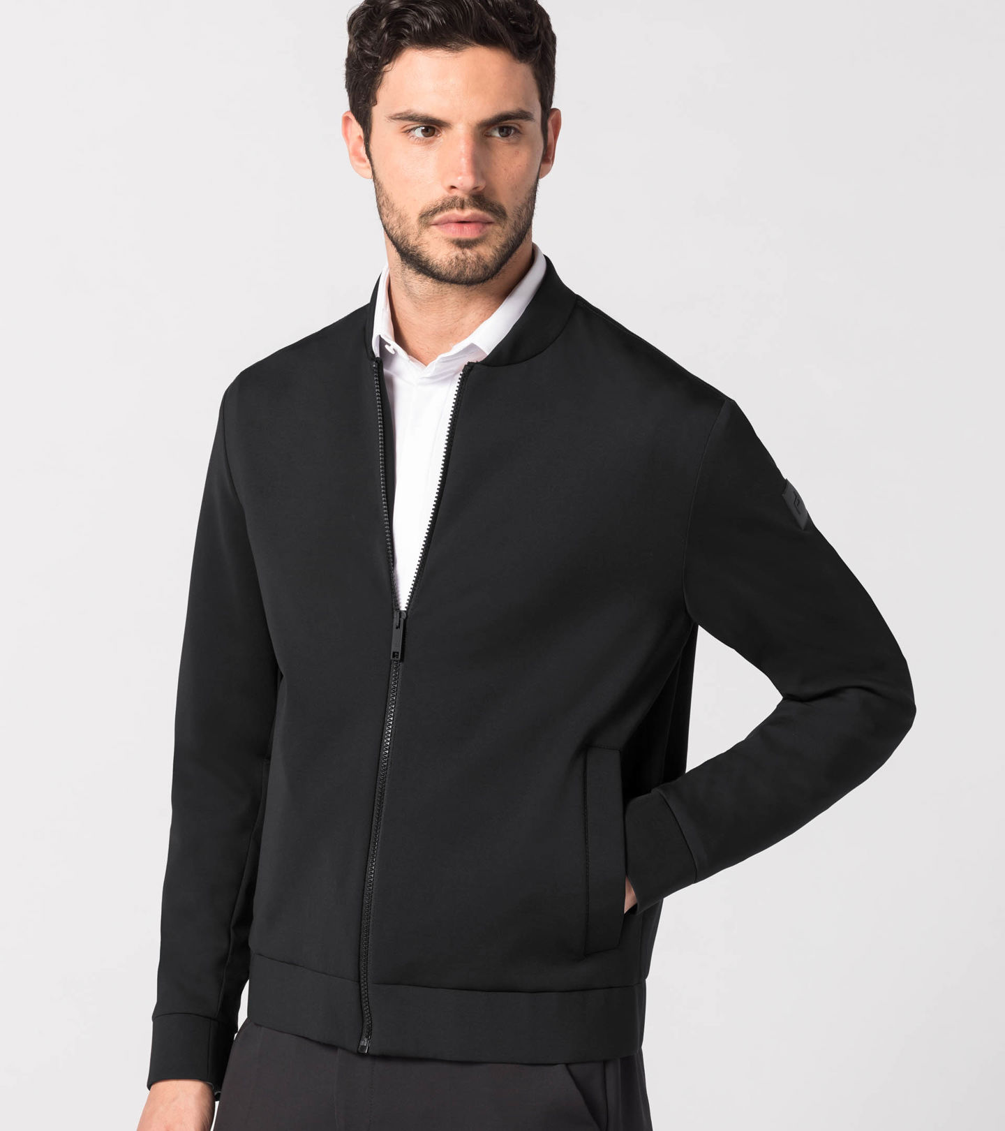 Front Near view of product with ean 4056487010137