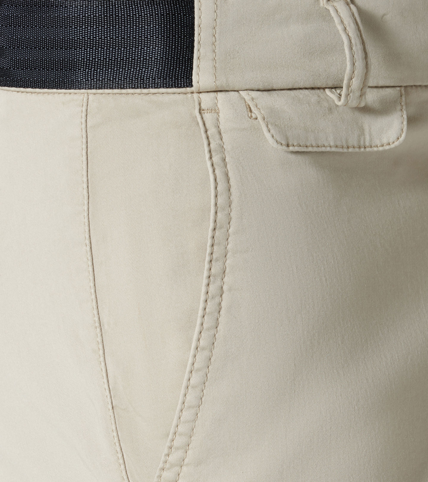 Back view of product with ean 4046901681005
