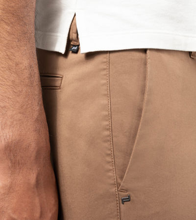 Front Near view of product with ean 4056487024011