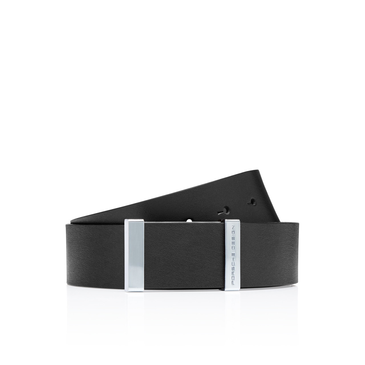 Artikel klicken und genauer betrachten! - Business oder Casual? Warum entscheiden, wenn beides möglich ist? Der Porsche Design Business Belt Leather Buckle 40 mit lederbezogener Koppelschließe ist ein Statement für jeden Business Look – passt aber durch seine 40 mm Breite auch zu Jeans und Chinos. Die markante Schließe in gebürstetem Chromfinish mit Porsche Design Logo-Gravur ergänzt das hochwertige Leder in dezenter Chevronstruktur bzw. Karbonoptik perfekt. | im Online Shop kaufen