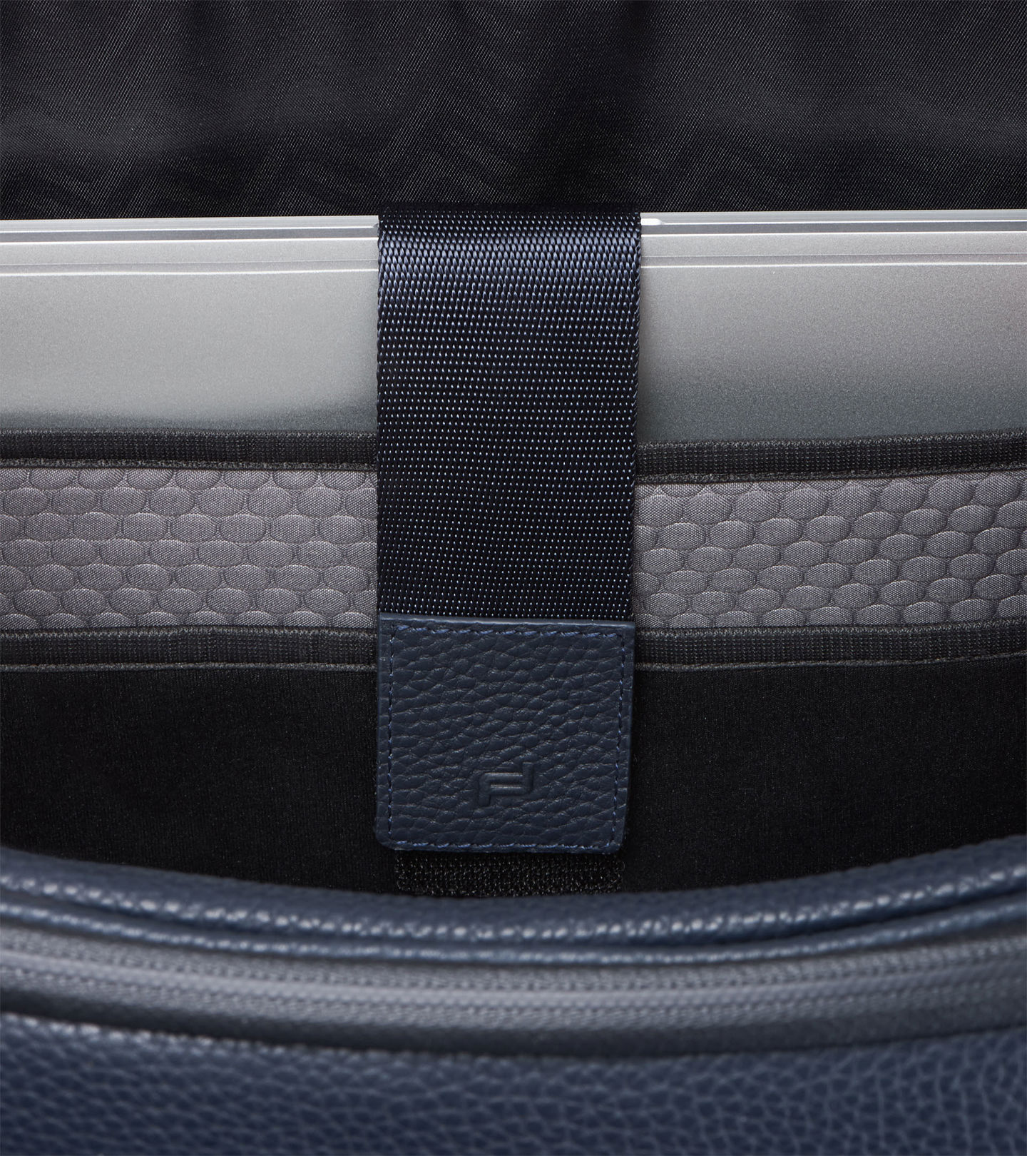Side Wide view of product with ean 4046901595814