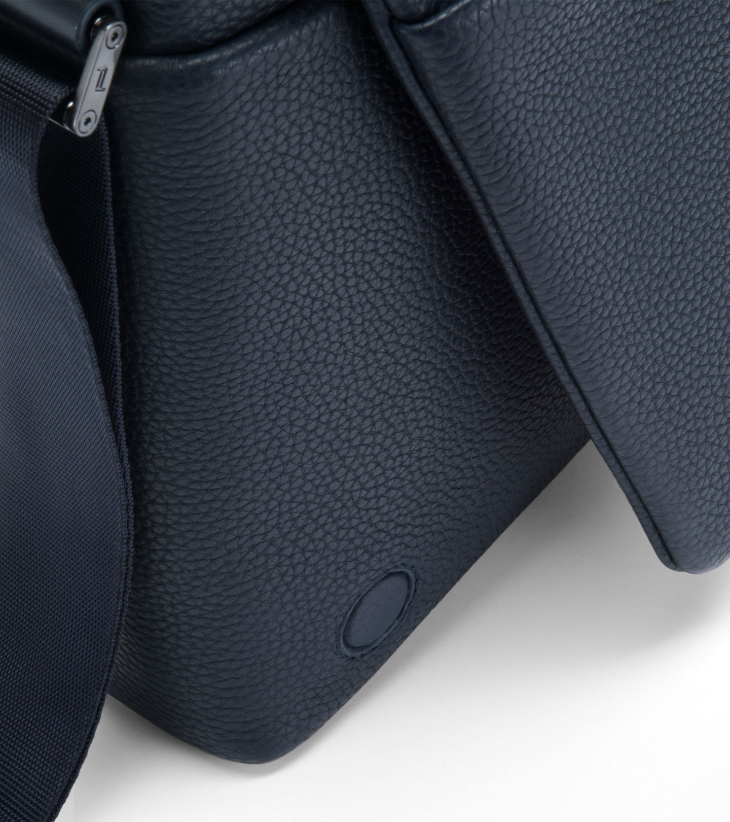 Side Near Middle view of product with ean 4046901595838