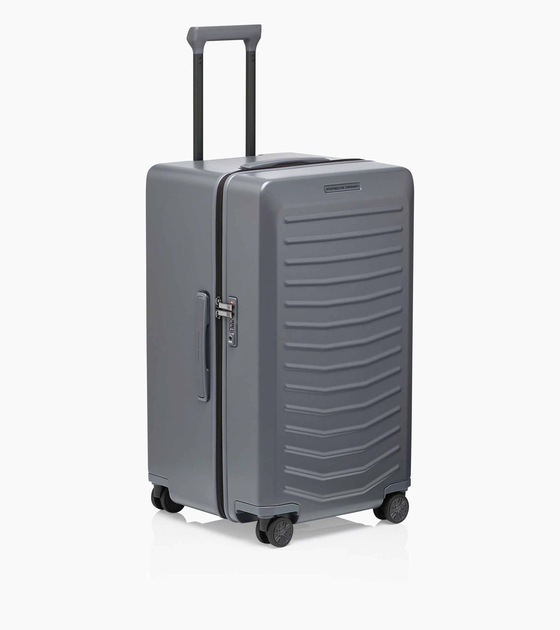 Artikel klicken und genauer betrachten! - Ultraleicht und inspiriert von den Farben des Porsche 911: die Roadster Hardcase Kollektion. Die vom Studio F. A. Porsche entwickelte Kofferserie aus Polycarbonat ist die perfekte Fusion von Form, Funktion und Design. Der mittelgroße Porsche Design Roadster Hardcase 4W Trunk M begeistert mit seinem dynamischen, monochromen Look mit Porsche Signature-Details – und modernen Proportionen für ein optimales Platzangebot beim Packen. | im Online Shop kaufen