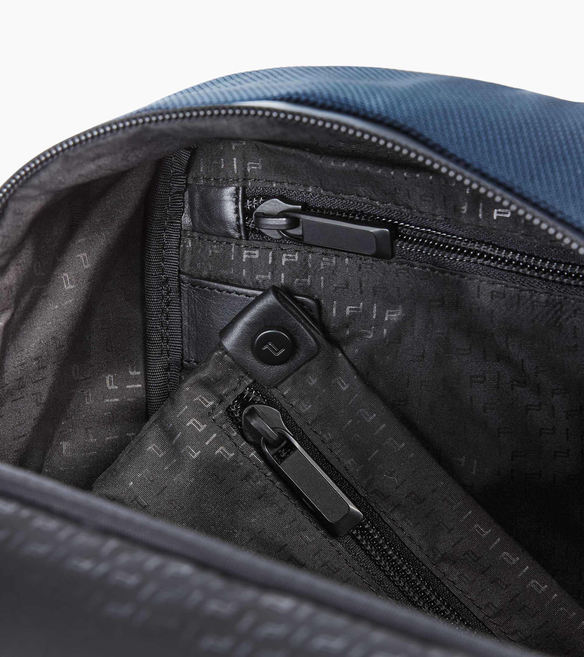 Roadster Pro Weekender S - Weekenders & Shoppers for Men | Porsche 