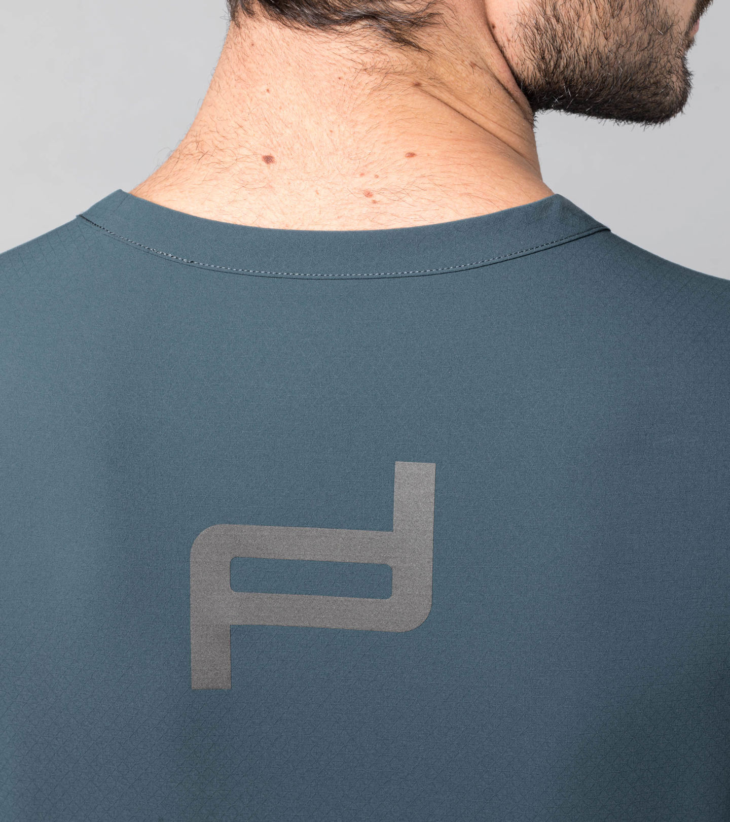 Side Near Middle view of product with ean 4056487020495