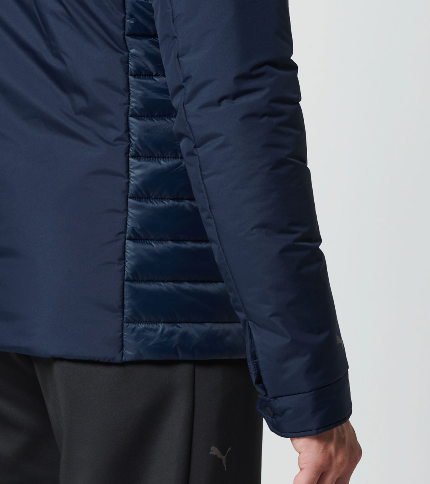 Side Near Middle view of product with ean 4046901560676