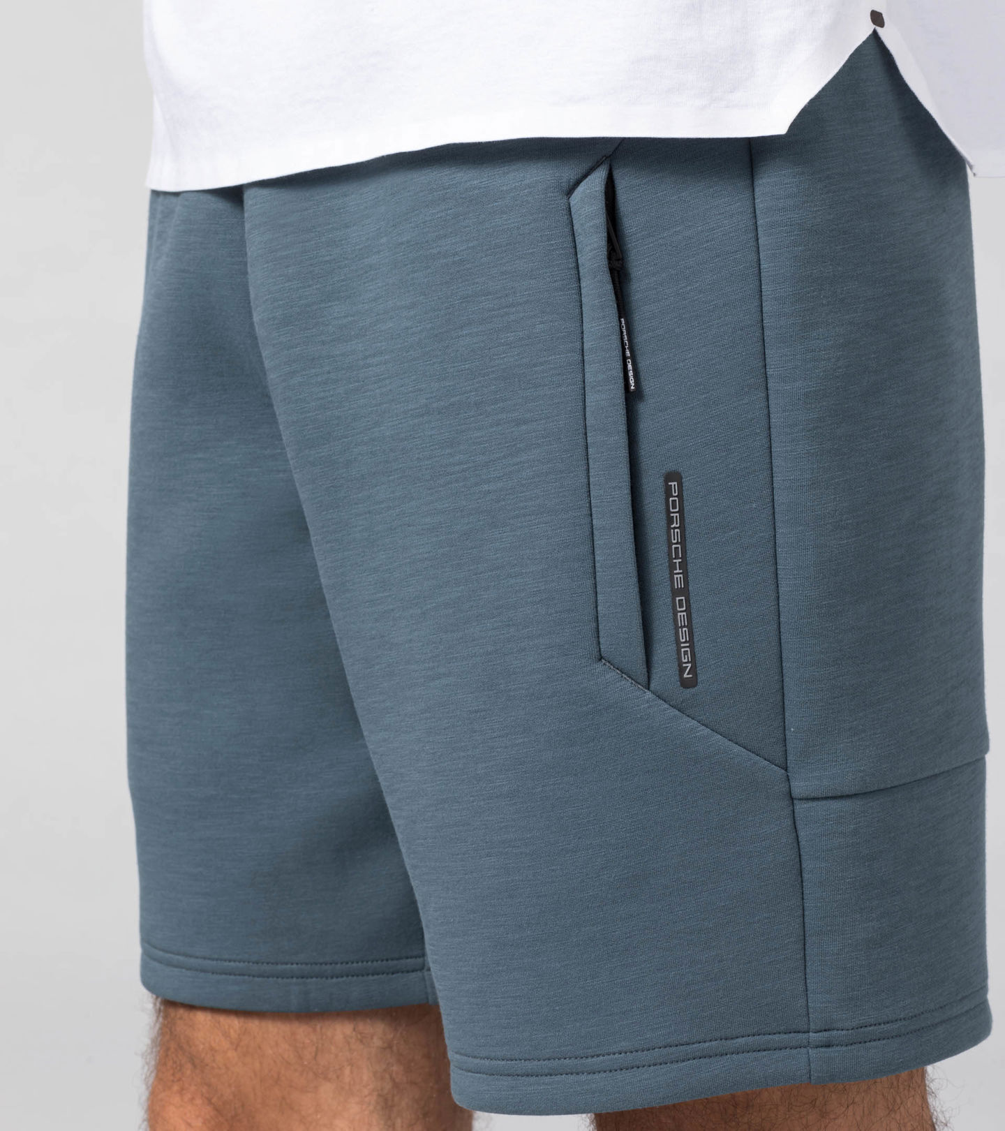 Front Near view of product with ean 4056487020372