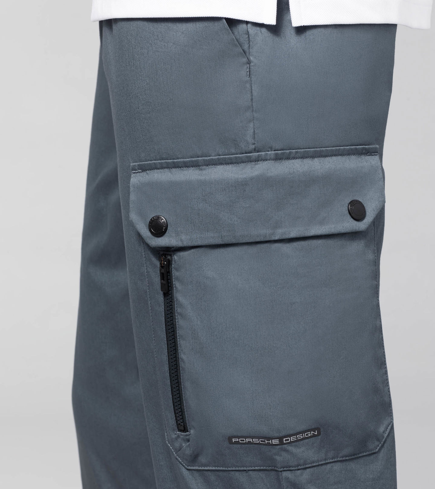 Front Near view of product with ean 4056487019413