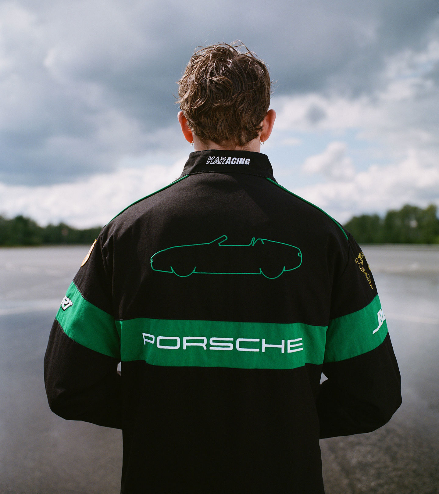 Back view of product with ean 