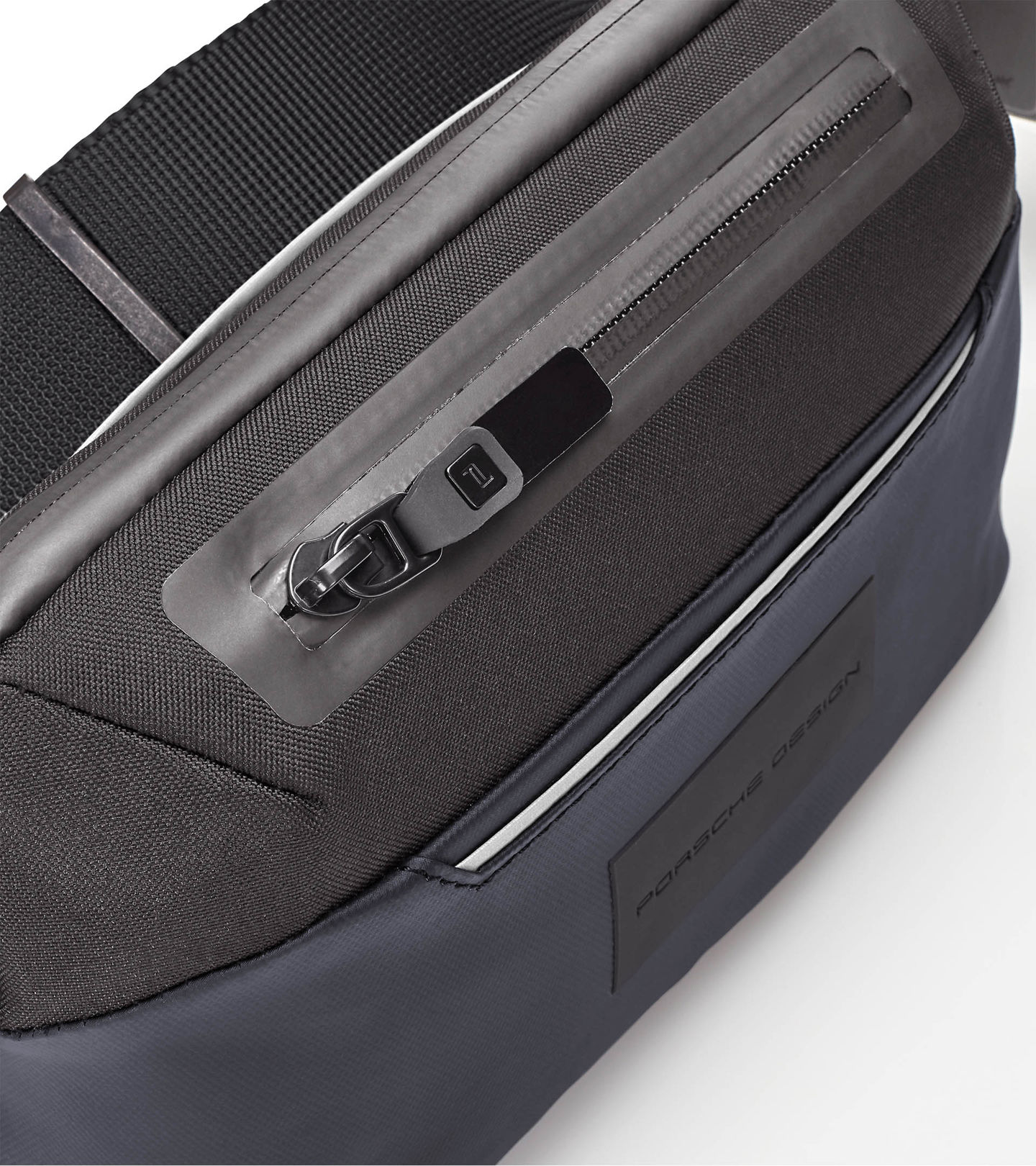 Side Near Middle view of product with ean 4056487017617