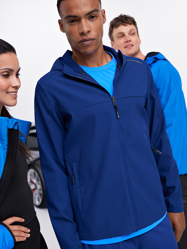 Shows Picture of 768x1024_0001_Sportswear_Look-1_Porsche-Design_FW23_0198_lowRes_72dpi.png