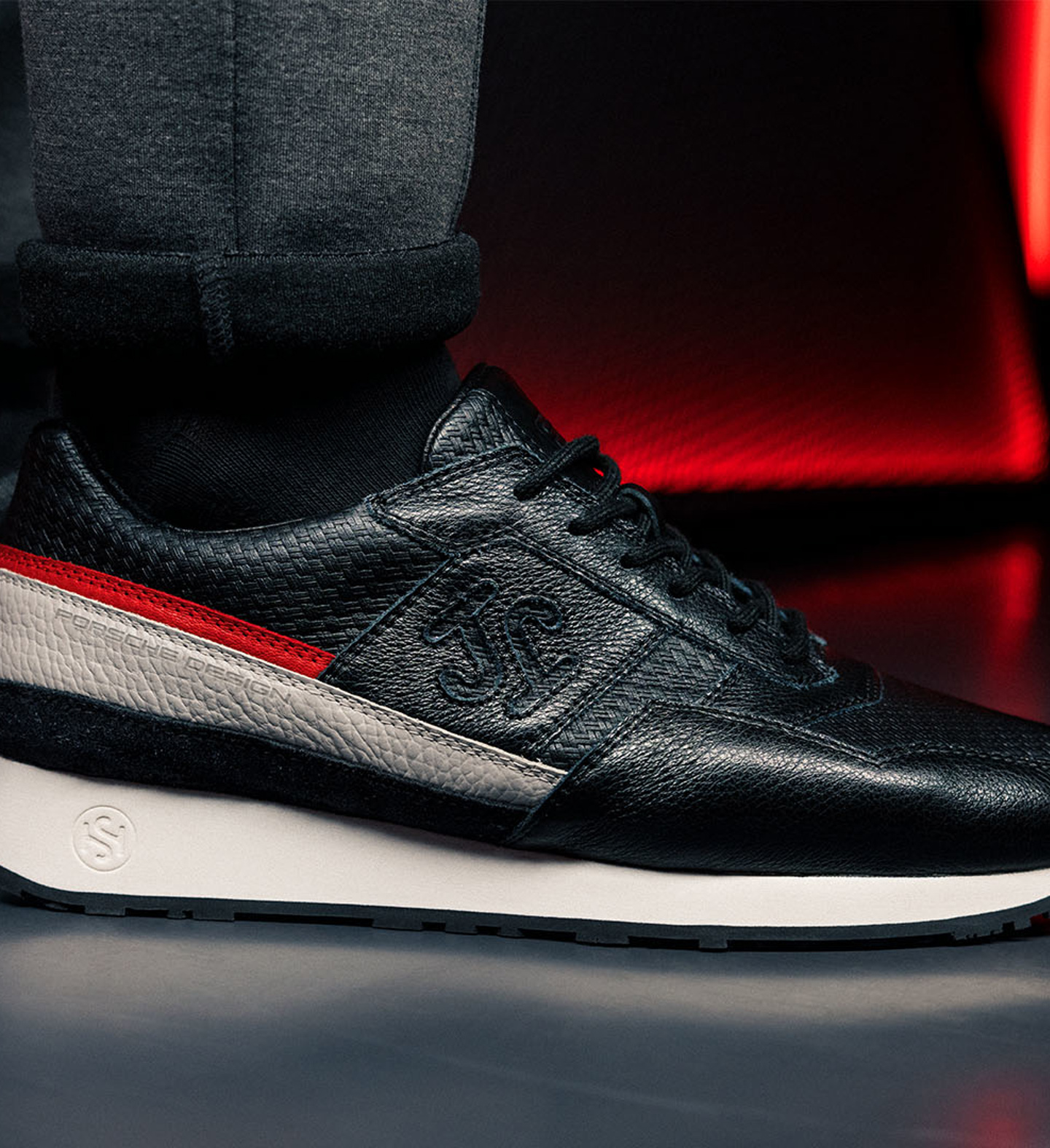 Shows Picture of Sonra_Sneaker_Present_Black_Red_Sonra_Logo_0002_2022_PDxSonra_Present_RGB_9.jpg