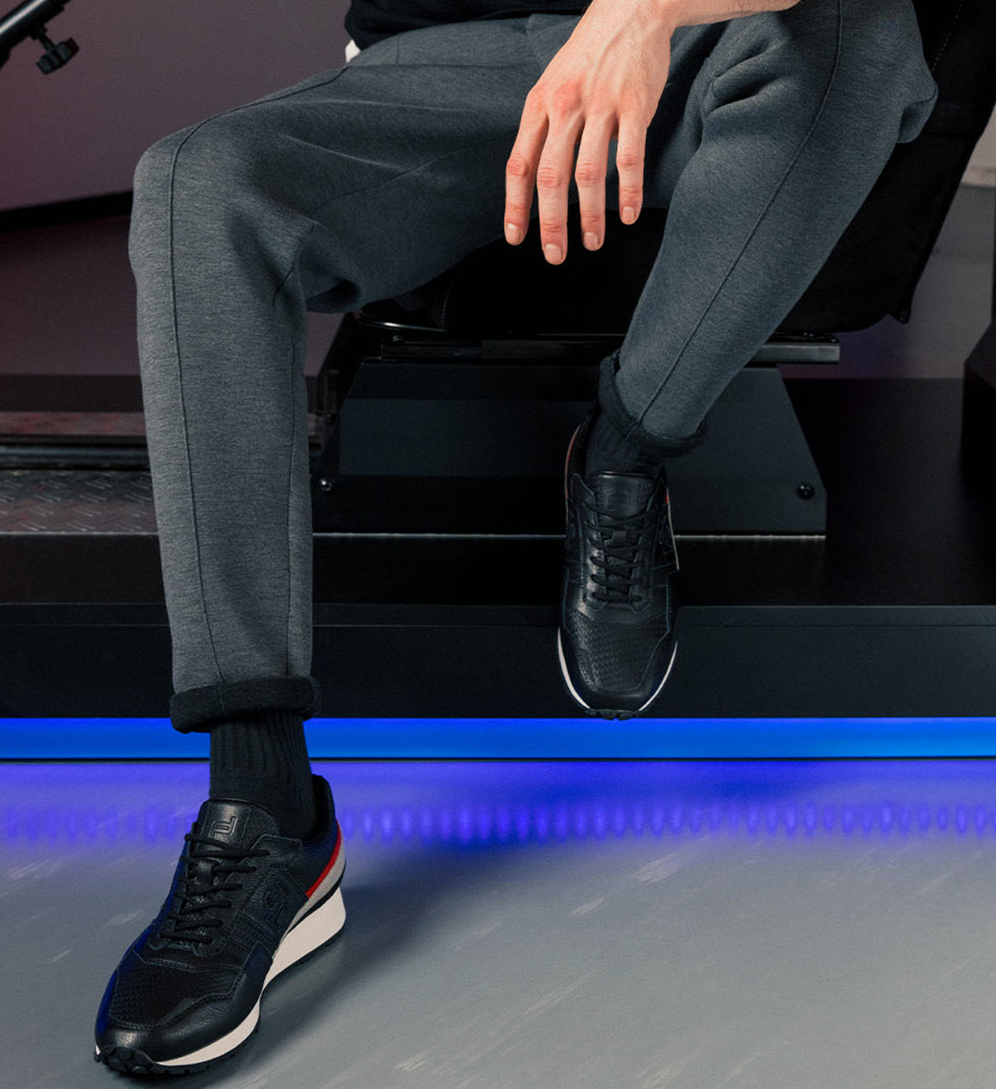 Shows Picture of Sonra_Sneaker_Present_Black_Red_Sonra_Logo_0004_2022_PDxSonra_Present_RGB_7.jpg