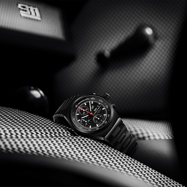 Shows Picture of Chronograph_All_Black_No_Edition_on_Pepita_Car_Seat_Porsche_911.png