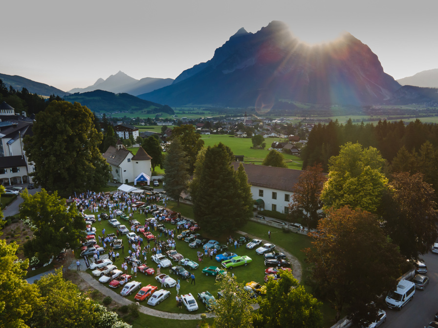 Shows Picture of DJI_Wednesday_SteeringMedia _1_low.jpg